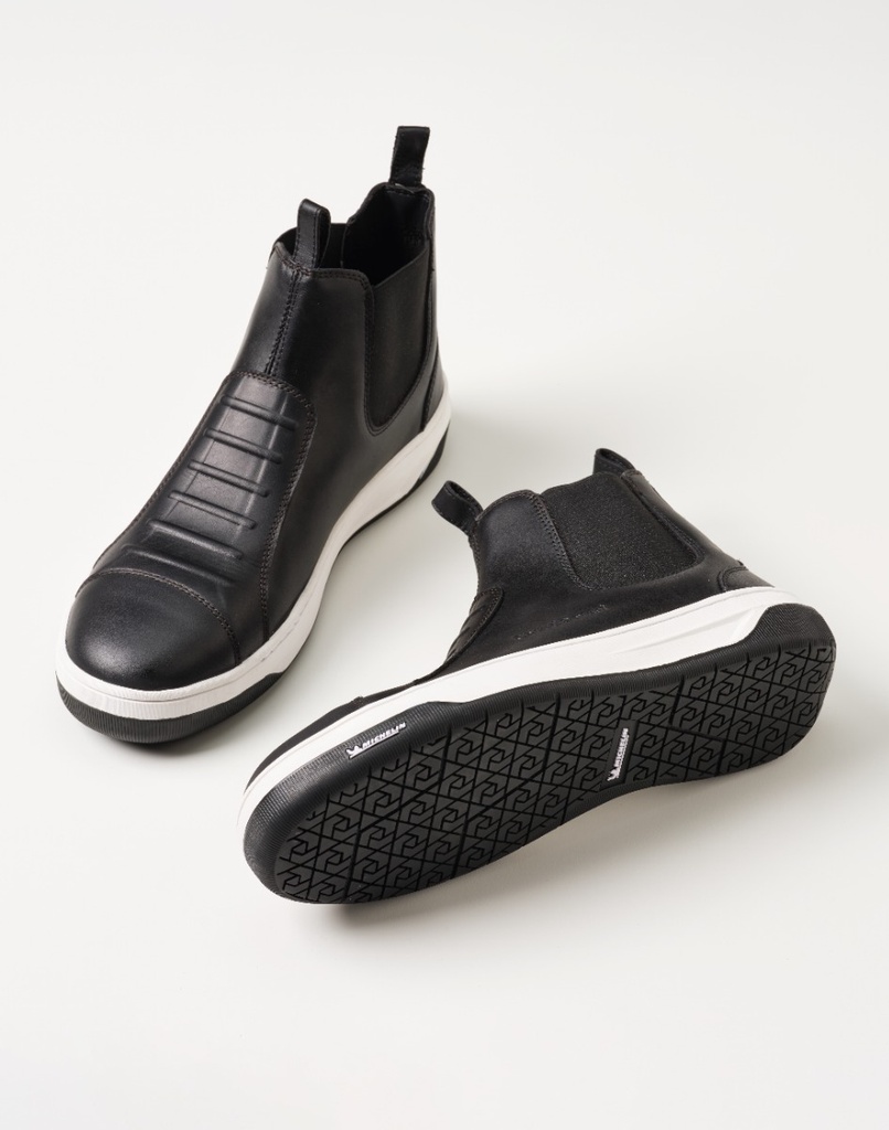 Chaud Devant MX Pro Magister Mid Black Footwear